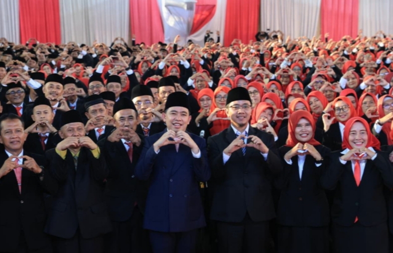 Gus Fawait Melantik Ratusan Kepala Sekolah Targetkan Terobosan Baru Pendidikan Jember.
