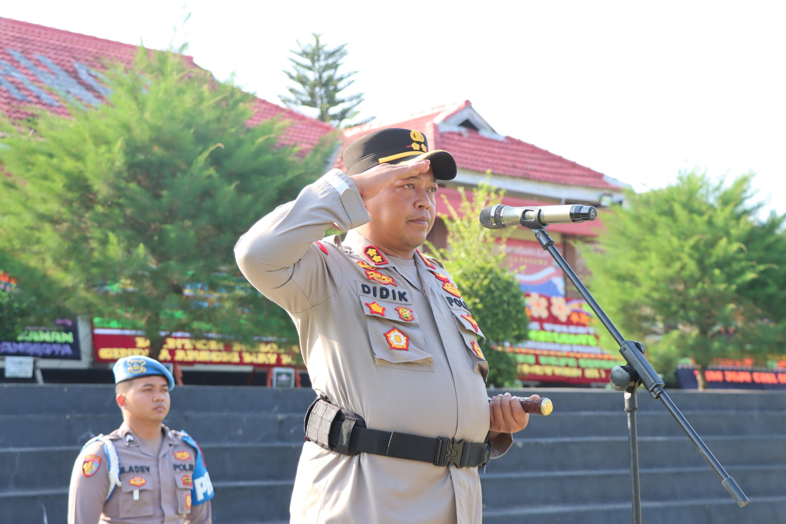 Kapolres Way Kanan Pimpin Upacara Kenaikan Pangkat Pengabdian AKP J.T.H Sitompul